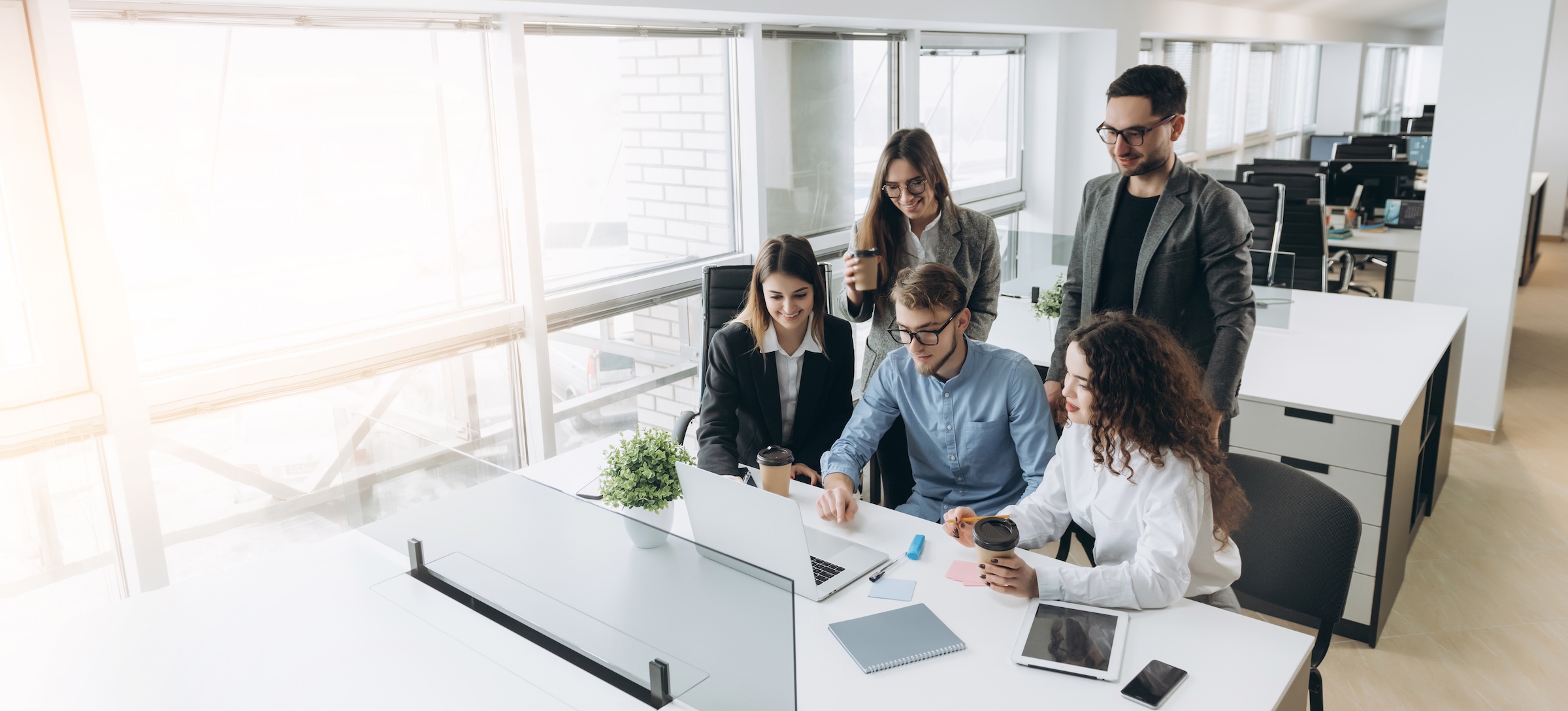 Eine Gruppe junger IT-Experten