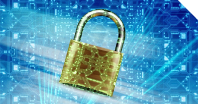 Ein goldenes Vorhängeschloss, umgeben vor einer digitalen Platine.