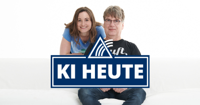 Nina Blümel und Frank Hoppe präsentieren den Podcast rund um Künstliche Intelligenz in der Praxis