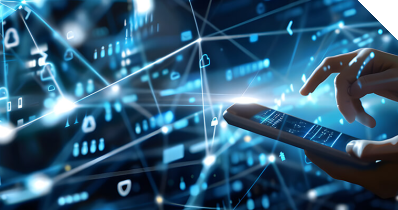 Eine Hand tippt auf einem Mobiltelefon. Im Hintergrund digitale Strukturen.