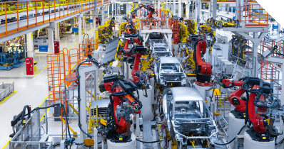 Eine Montagehalle in der Automobilproduktion