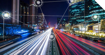 Stilisierte Darstellung einer Smart City bei Nacht. 