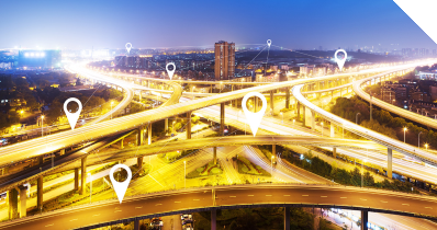 Ein Autobahnkreuz, auf dem mehrere Icons, die Standorte symbolisieren, platziert sind. 
